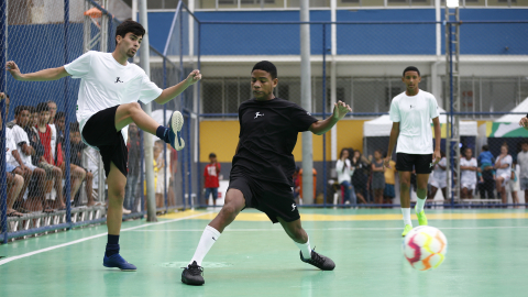 Fußballspiel bei der Eröffnung des Bundesliga Common Grounds in Rio de Janeiro, Brasilien.