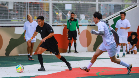 Fußballspiel bei der Eröffnung des Bundesliga Common Grounds in Mexiko City, Mexiko.